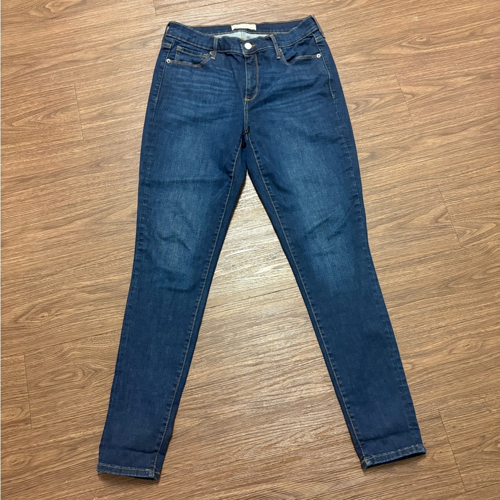 GAP NWOT True skinny jeans Women's Jeans Size 31L
Quality and style!